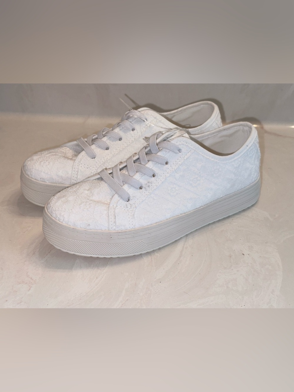 Blowfish Malibu Super Smile 2 Lace-Up White Lace Platform Sneakers Size 7 View 3